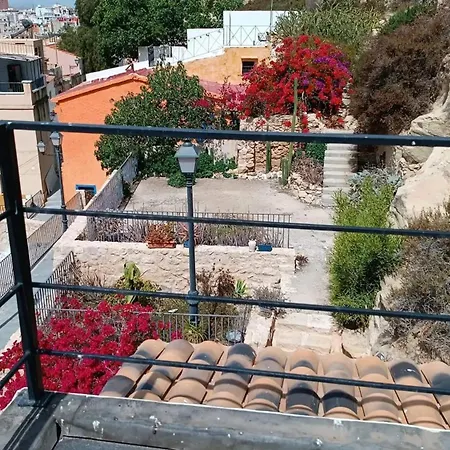 Comfortable House With Sea View In + Garden